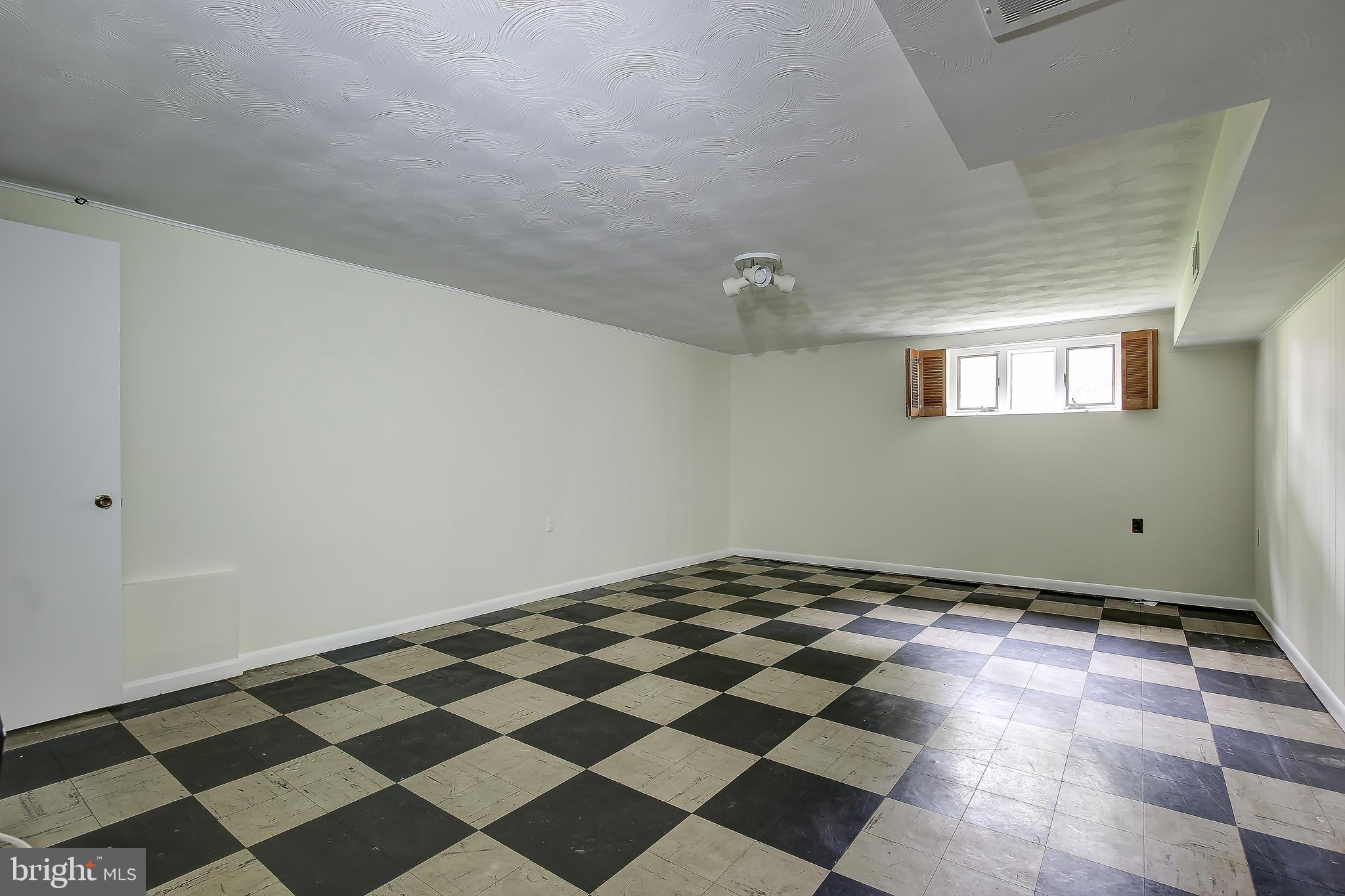 1501 Ladd Street Silver Spring, MD 20902 - Photo 28 of 39 Family Room