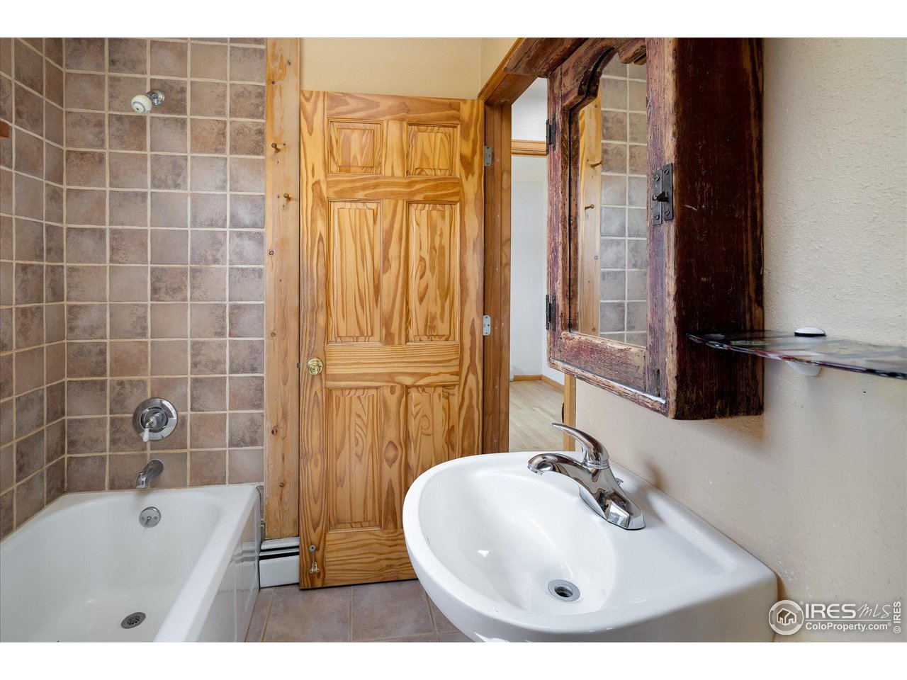 78 Old Post Office Road Boulder, CO 80302 - Photo 15 of 25 a bathroom with a sink and a bathtub