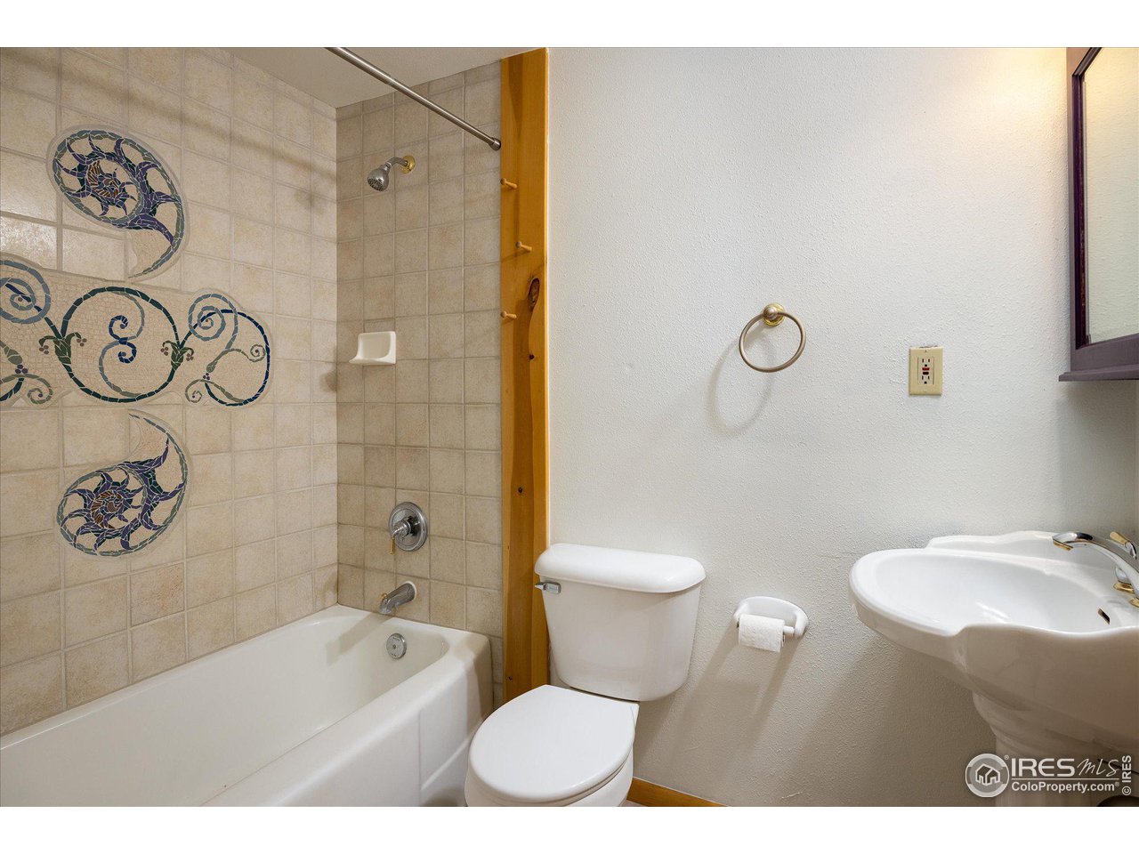 78 Old Post Office Road Boulder, CO 80302 - Photo 22 of 25 a bathroom with a bath tub sink mirror vanity and toilet