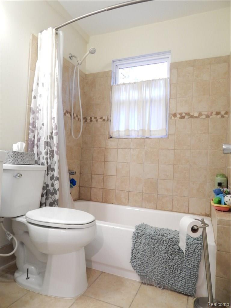 2168 Roslyn Road Grosse Pointe, MI 48236 - Photo 26 of 45 DSCN2572.jpg