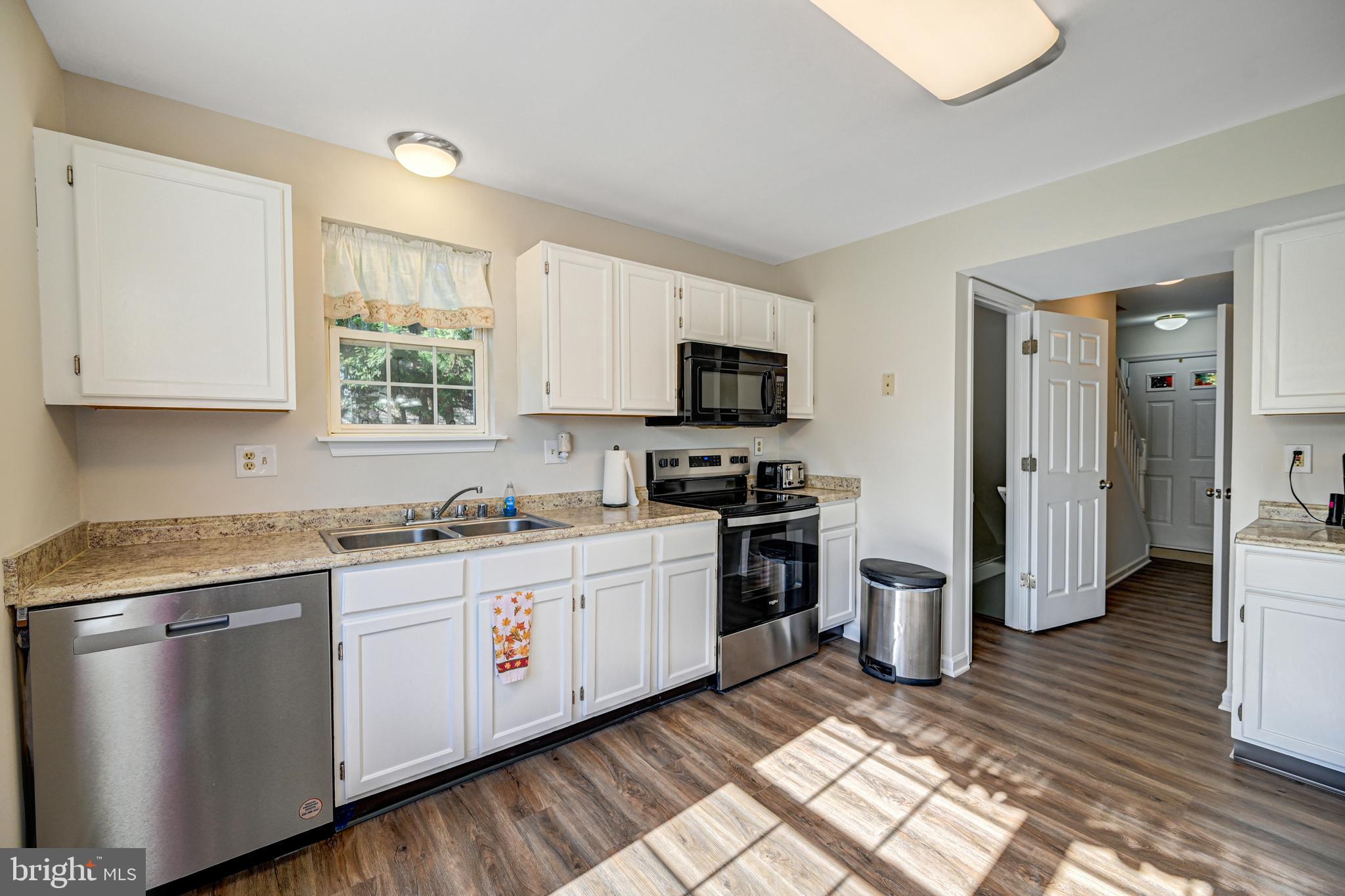 3847 Dakota Road Hampstead, MD 21074 - Photo 11 of 39 Bright Kitchen with new Appliances