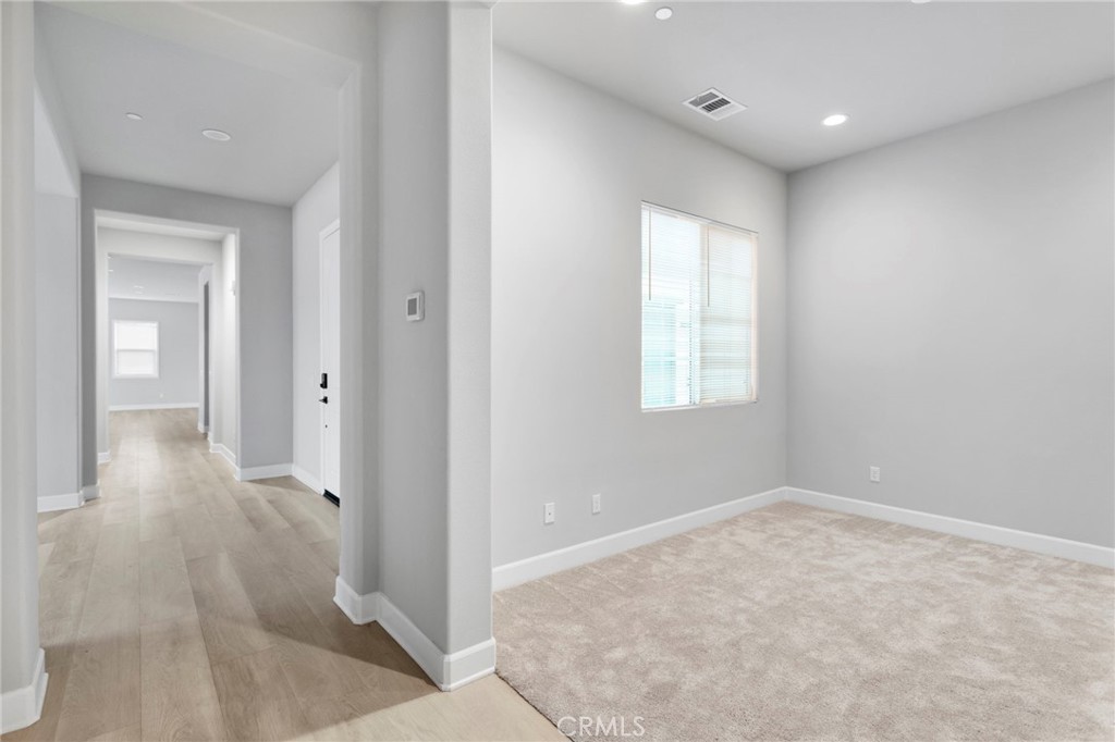 12925 Davona Dale Road Apple Valley, CA 92308 - Photo 27 of 44 en empty room with windows and entrance