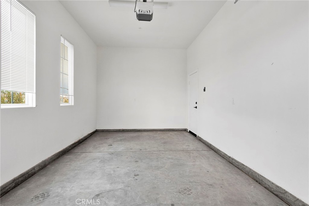 12925 Davona Dale Road Apple Valley, CA 92308 - Photo 43 of 44 an empty room with a window