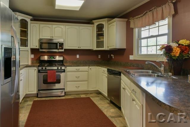 4749 Holloway Road Adrian, MI 49221 - Photo 13 of 45 31303673-12.JPG
