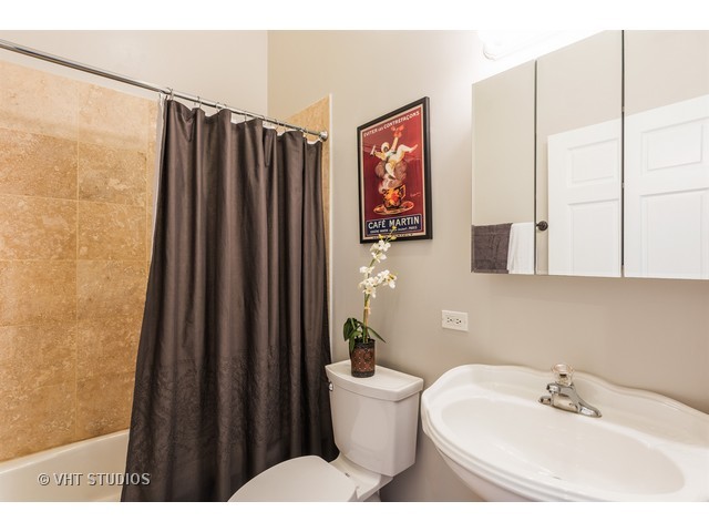 744 North May Street, Unit 401 Chicago, IL 60642 - Photo 6 of 11