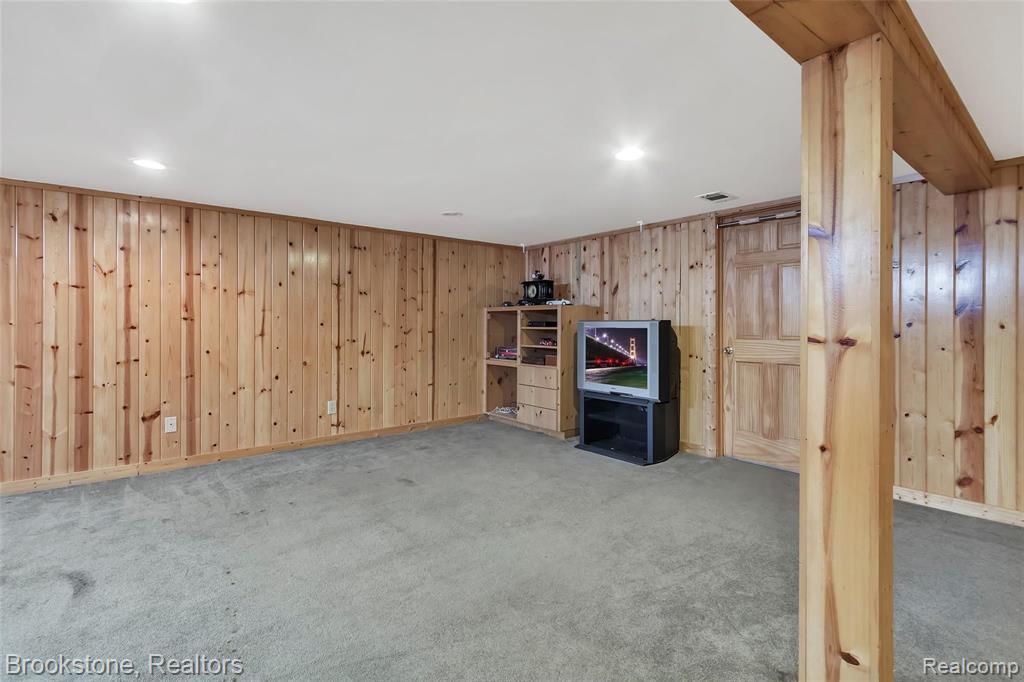 392 Winry Drive Rochester Hills, MI 48307 - Photo 25 of 35