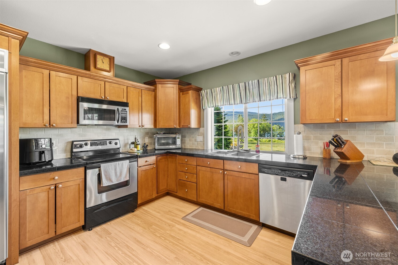 623 East Sequim Bay Road Sequim, WA 98382 - Photo 15 of 40