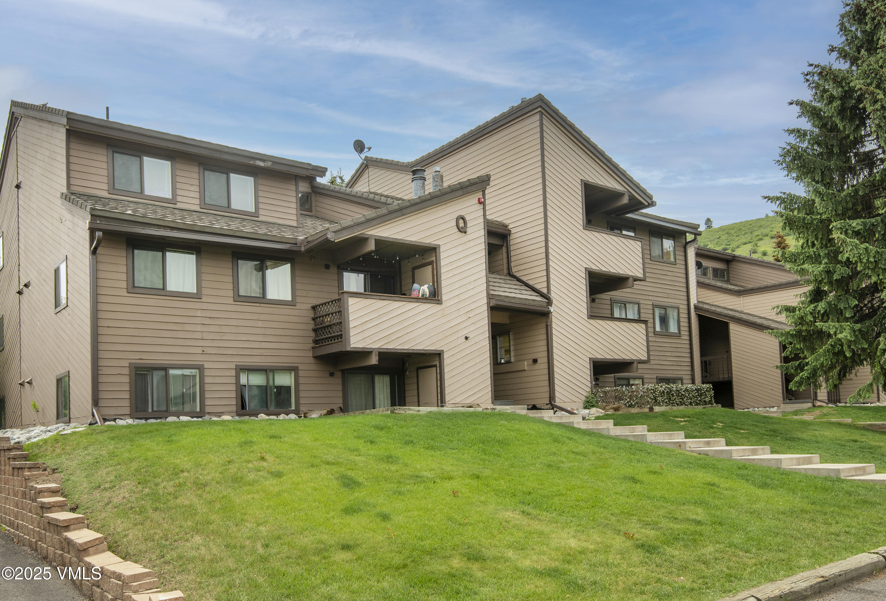 1061 West Beaver Creek Boulevard, Unit Q302 Avon, CO 81620 - Photo 2 of 39 Sunridge-Q-302_02
