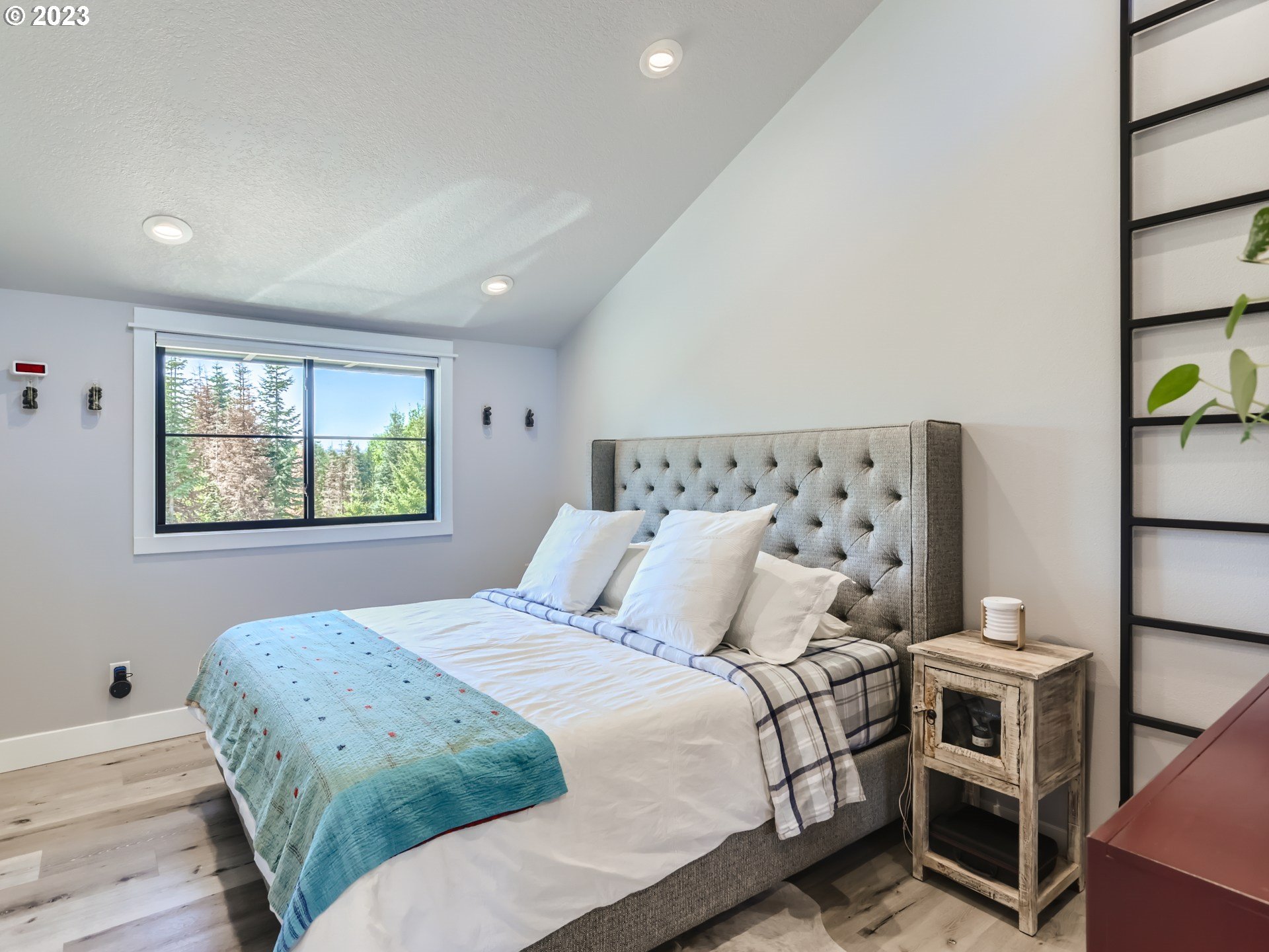 15631 Northeast Becke Road Aurora, OR 97002 - Photo 29 of 47 a bedroom with a bed and a window