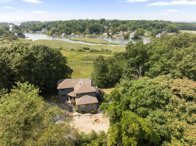 $720,000 | 18 Spice Bush Lane, Branford, CT 06405