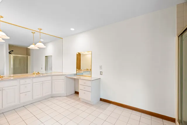 $720,000 | 18 Spice Bush Lane, Branford, CT 06405