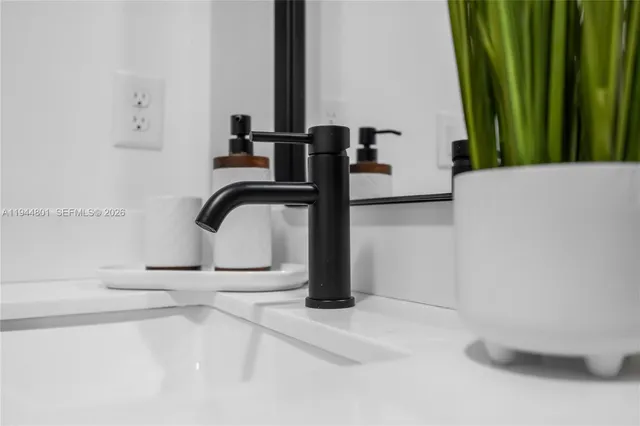 $2,300 | 3728 Northwest 19th Avenue, Unit 207, Miami, FL 33142