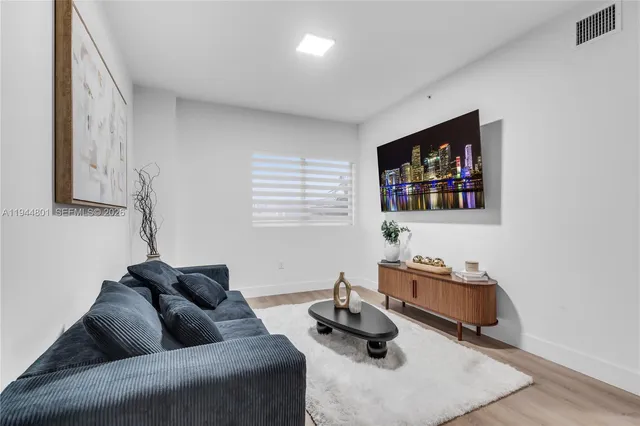 $2,300 | 3728 Northwest 19th Avenue, Unit 207, Miami, FL 33142