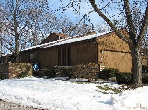23195 Farmington Road, Unit 35 Farmington, MI 48336 - Photo 6 of 12 two car garage