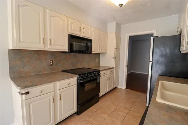 $1,550 | 5725 Townhouse Lane, Beaumont, TX 77707