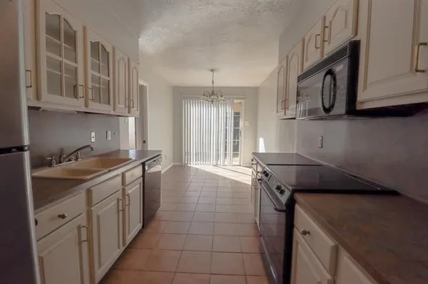 $1,550 | 5725 Townhouse Lane, Beaumont, TX 77707