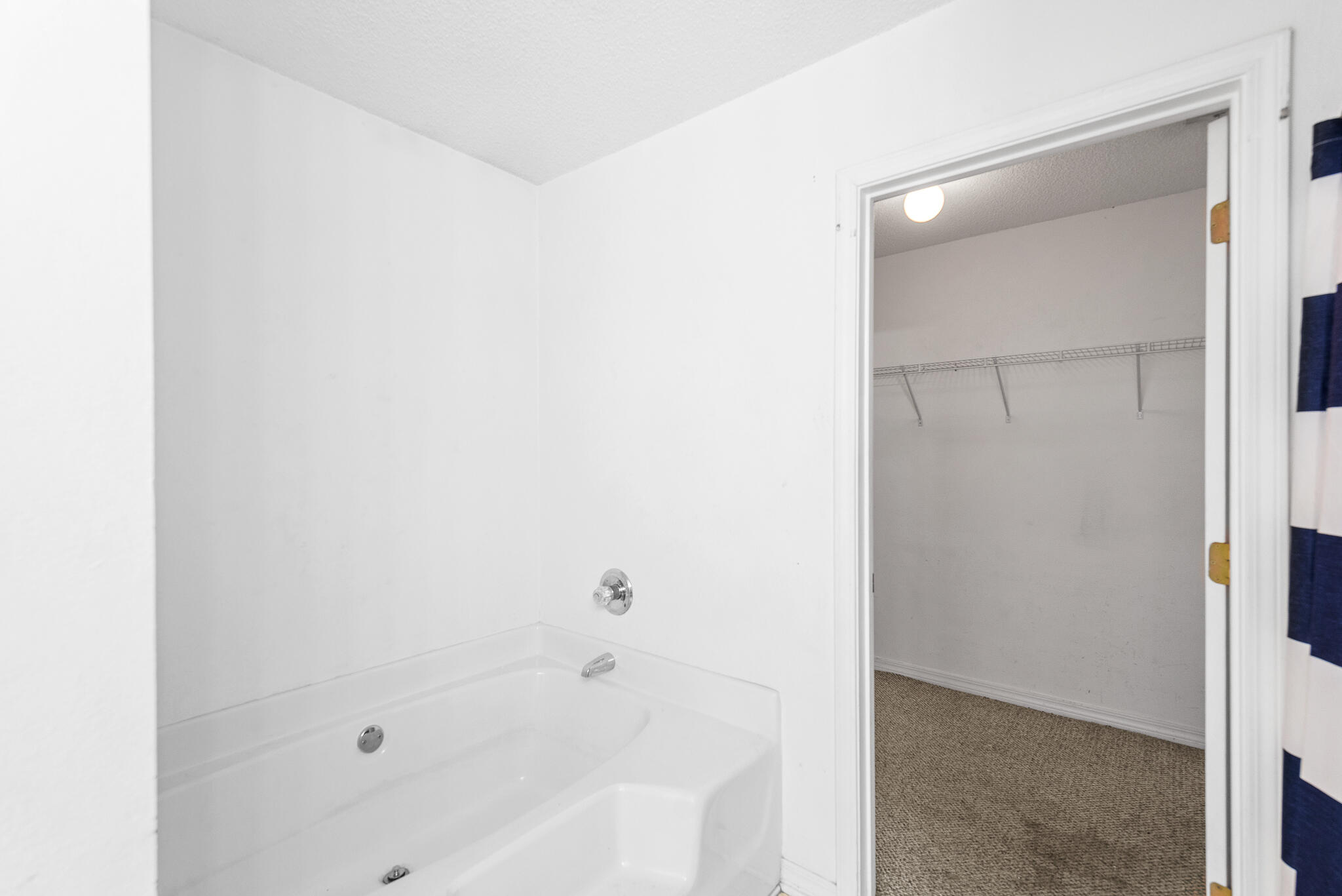 2246 Titanium Drive Crestview, FL 32536 - Photo 19 of 28 a bathroom with a bathtub