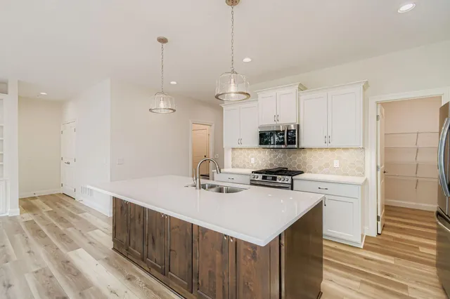 $629,900 | 5054 Dale Ridge Road, Woodbury, MN 55129