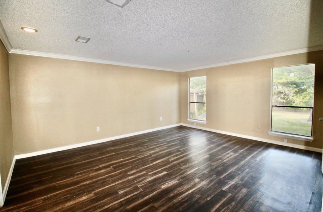 4701 Spring Lane Baytown, TX 77521 - Photo 9 of 22