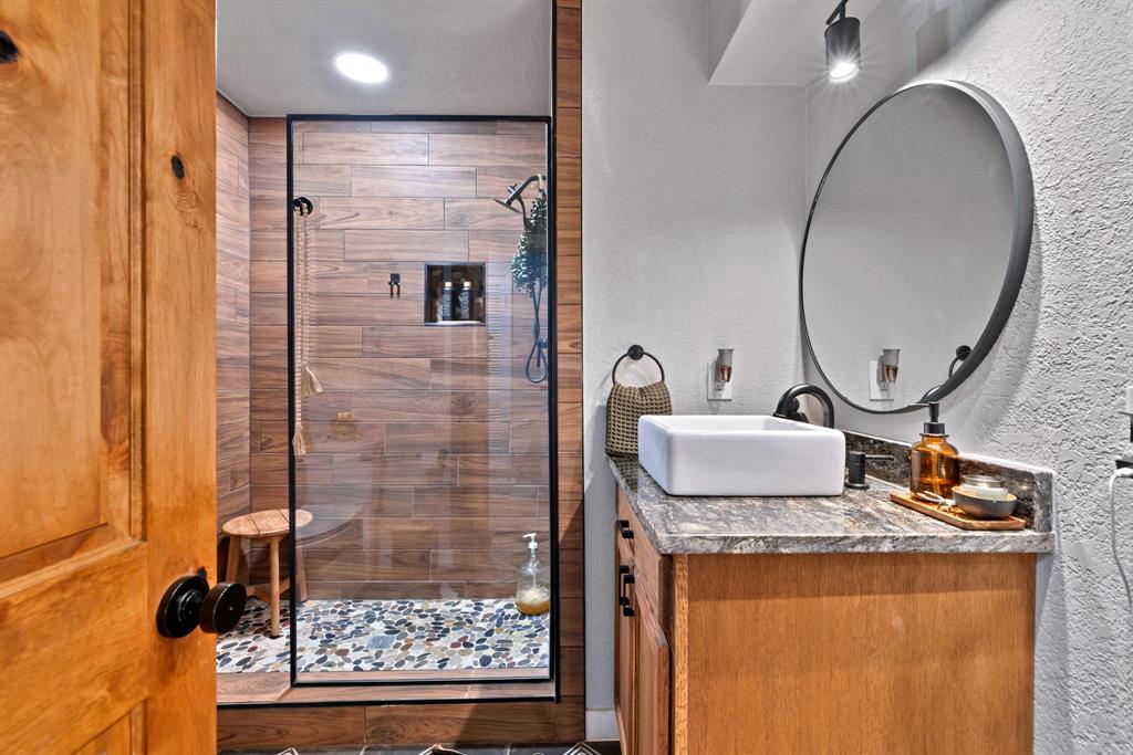 7940 Dick Price Road Mansfield, TX 76063 - Photo 17 of 40 Full guest bath