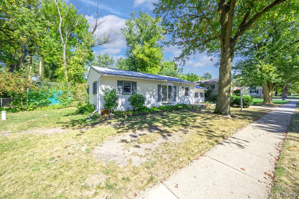 957 Miller Road Lake Orion, MI 48362 - Photo 32 of 41 Gallery Image 32