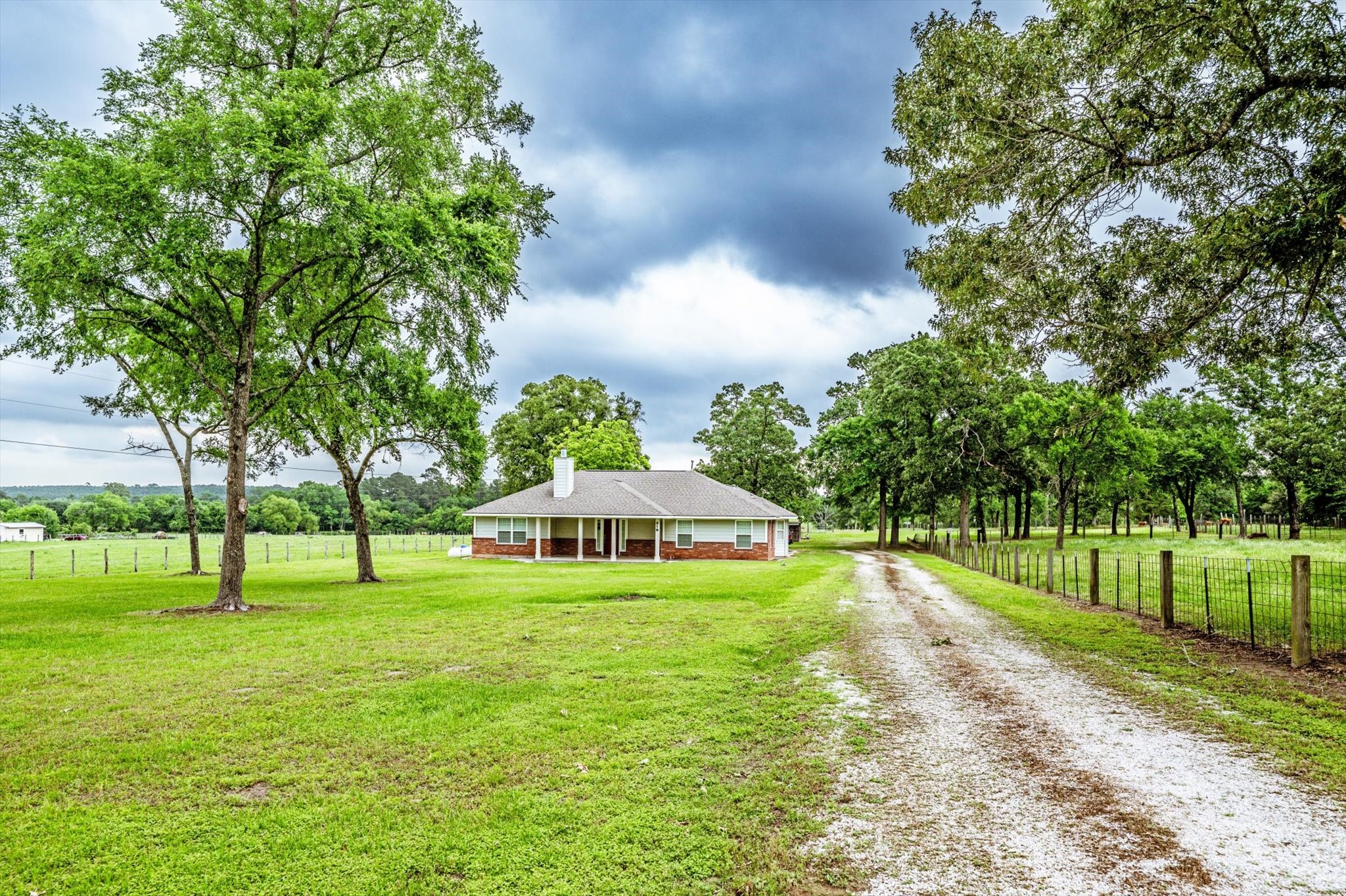 218 Rosenwall Road Huntsville, TX 77320 - Photo 4 of 39