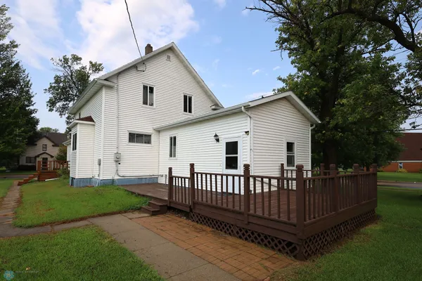 $217,000 | 120 2nd Street Northwest, Hillsboro, ND 58045