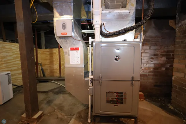 $225,000 | 120 2nd Street Northwest, Hillsboro, ND 58045