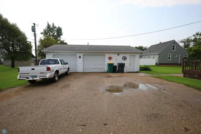 $225,000 | 120 2nd Street Northwest, Hillsboro, ND 58045