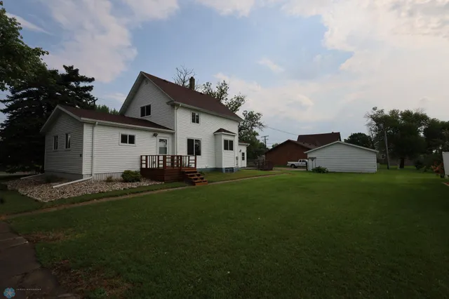 $225,000 | 120 2nd Street Northwest, Hillsboro, ND 58045