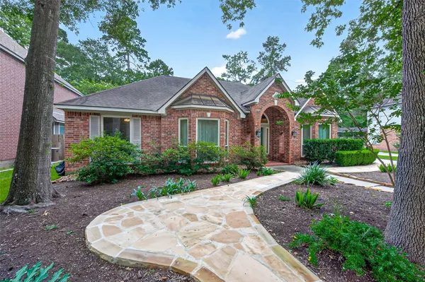 $675,000 | 7 Windridge Place, The Woodlands, TX 77381