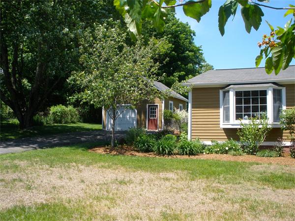 91 Ryan Road Northampton, MA 01062 - Photo 4 of 24 a front view of a house with garden
