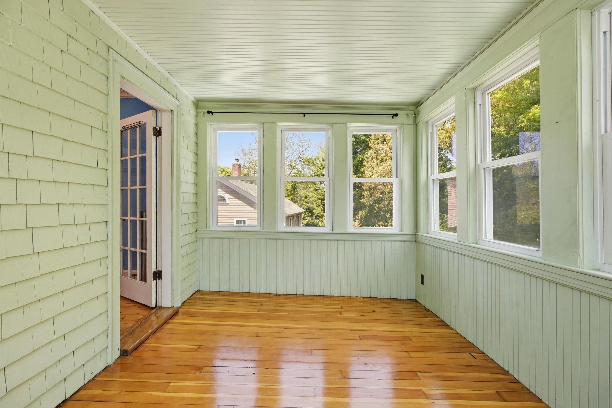 18 Fifield Street Nashua, NH 03060 - Photo 4 of 36