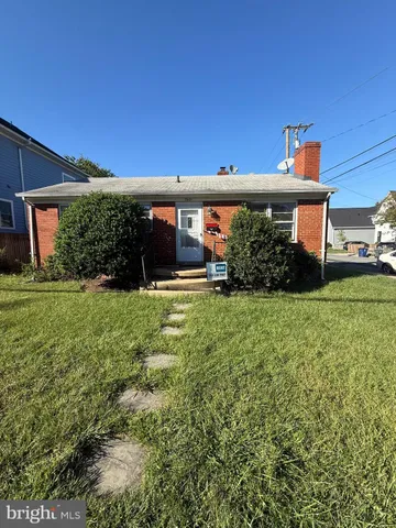 $2,995 | 3601 17th Street North, Arlington, VA 22207