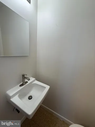 $2,995 | 3601 17th Street North, Arlington, VA 22207