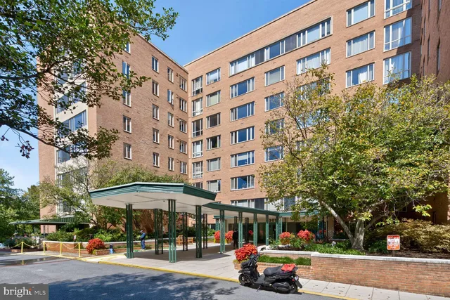 a car parked in front of a building