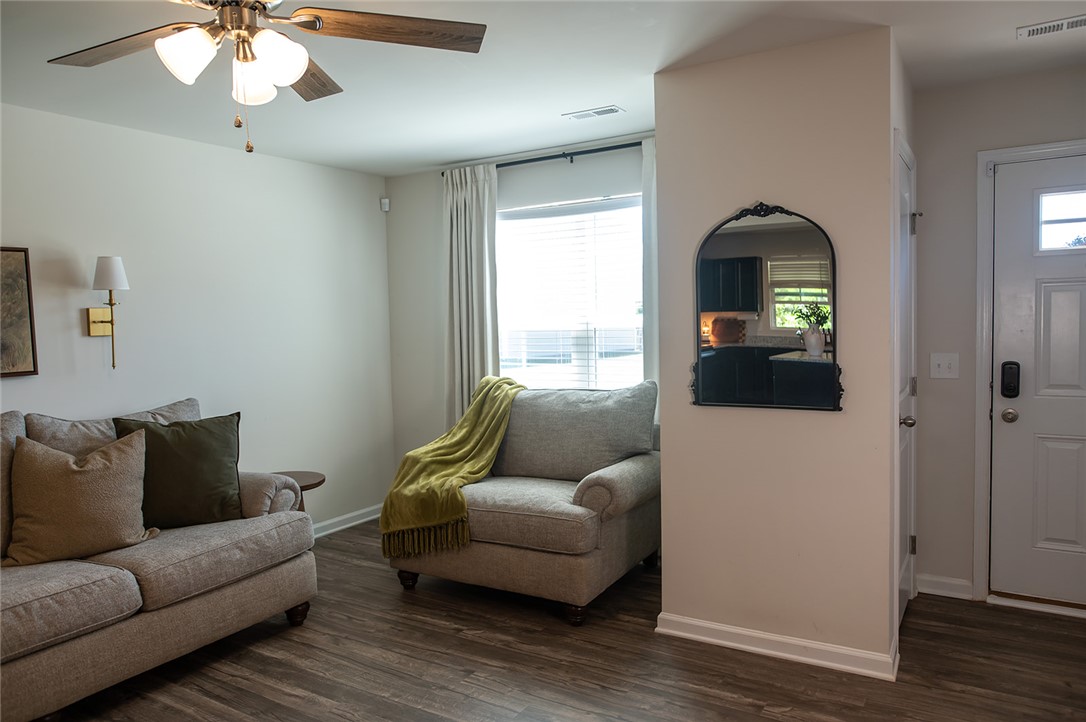 110 Nicklaus Drive Anderson, SC 29621 - Photo 2 of 25 Living room