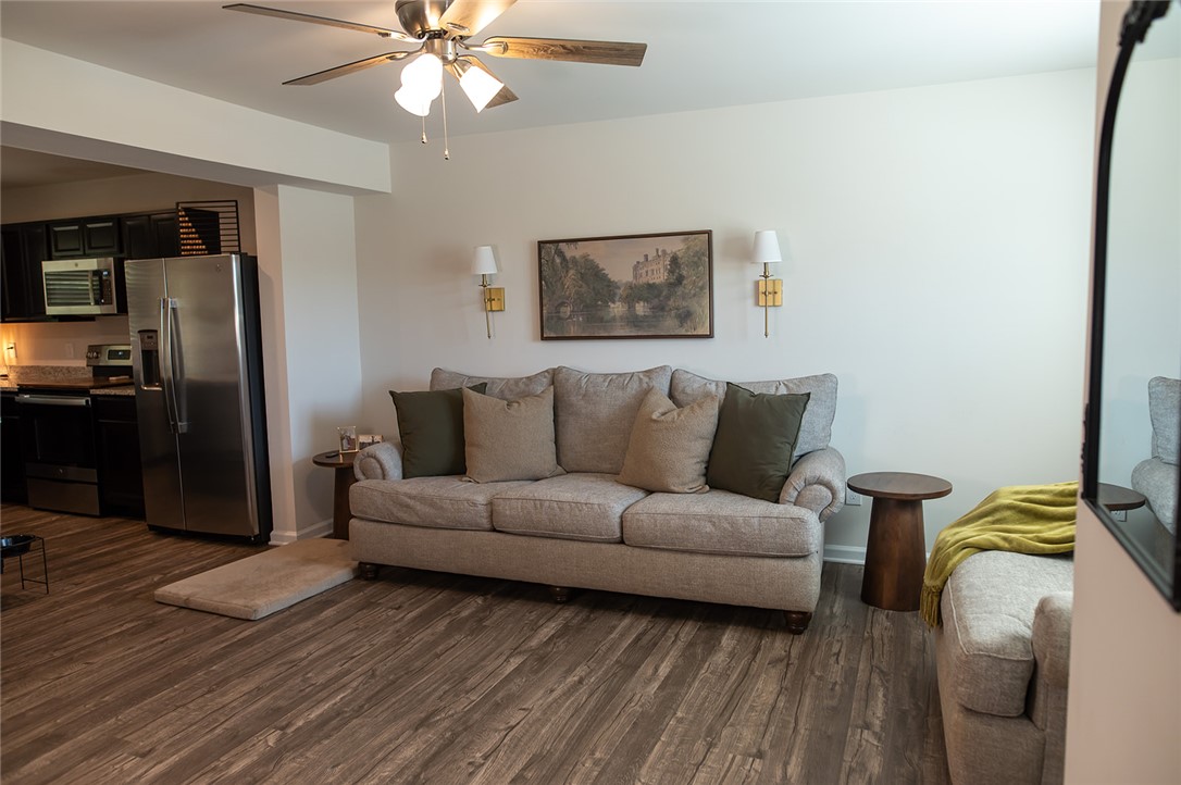 110 Nicklaus Drive Anderson, SC 29621 - Photo 3 of 25 Living room