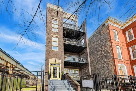 $585,000 | 308 West Evergreen Avenue, Unit 2, Chicago, IL 60610