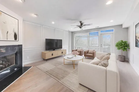 $585,000 | 308 West Evergreen Avenue, Unit 2, Chicago, IL 60610