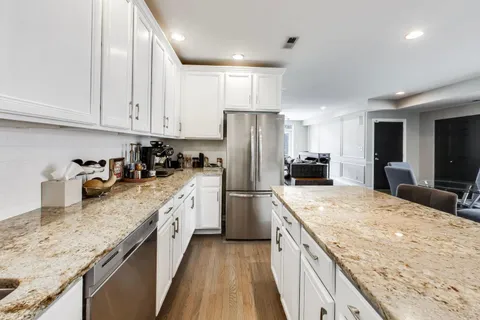 $585,000 | 308 West Evergreen Avenue, Unit 2, Chicago, IL 60610