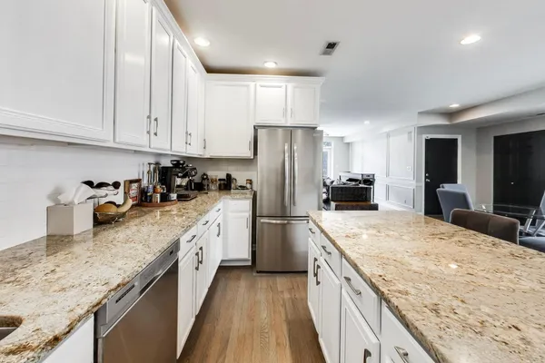 $585,000 | 308 West Evergreen Avenue, Unit 2, Chicago, IL 60610