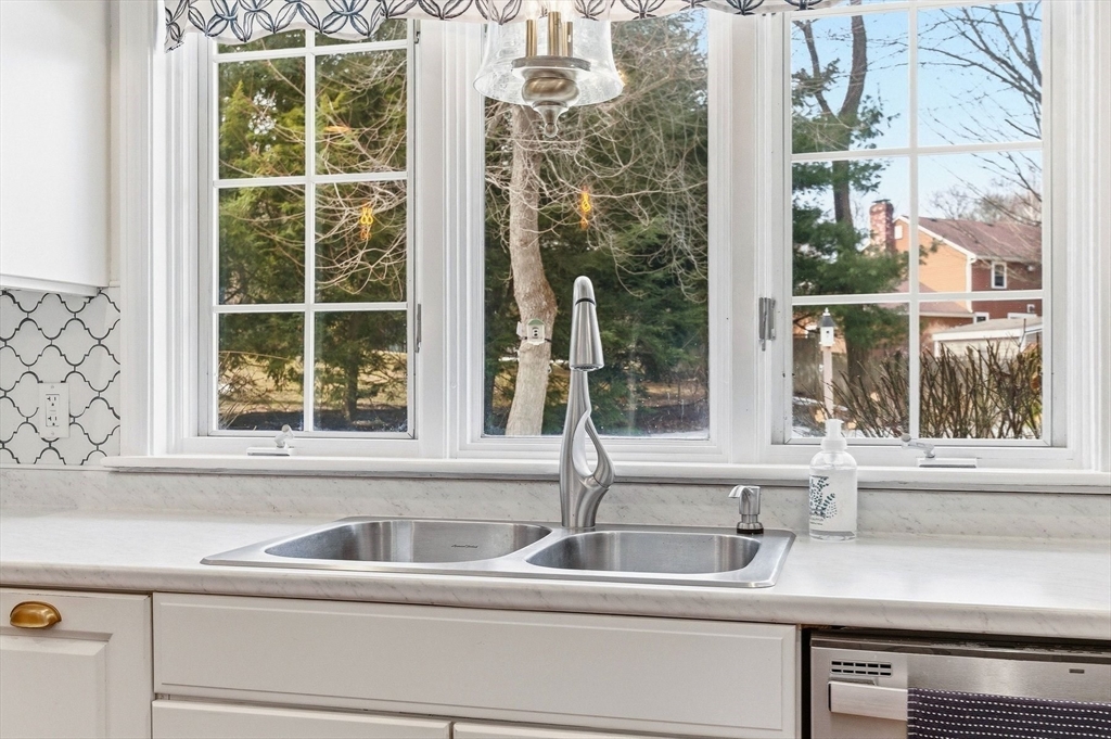 499 Chadwick Road Haverhill, MA 01835 - Photo 12 of 37