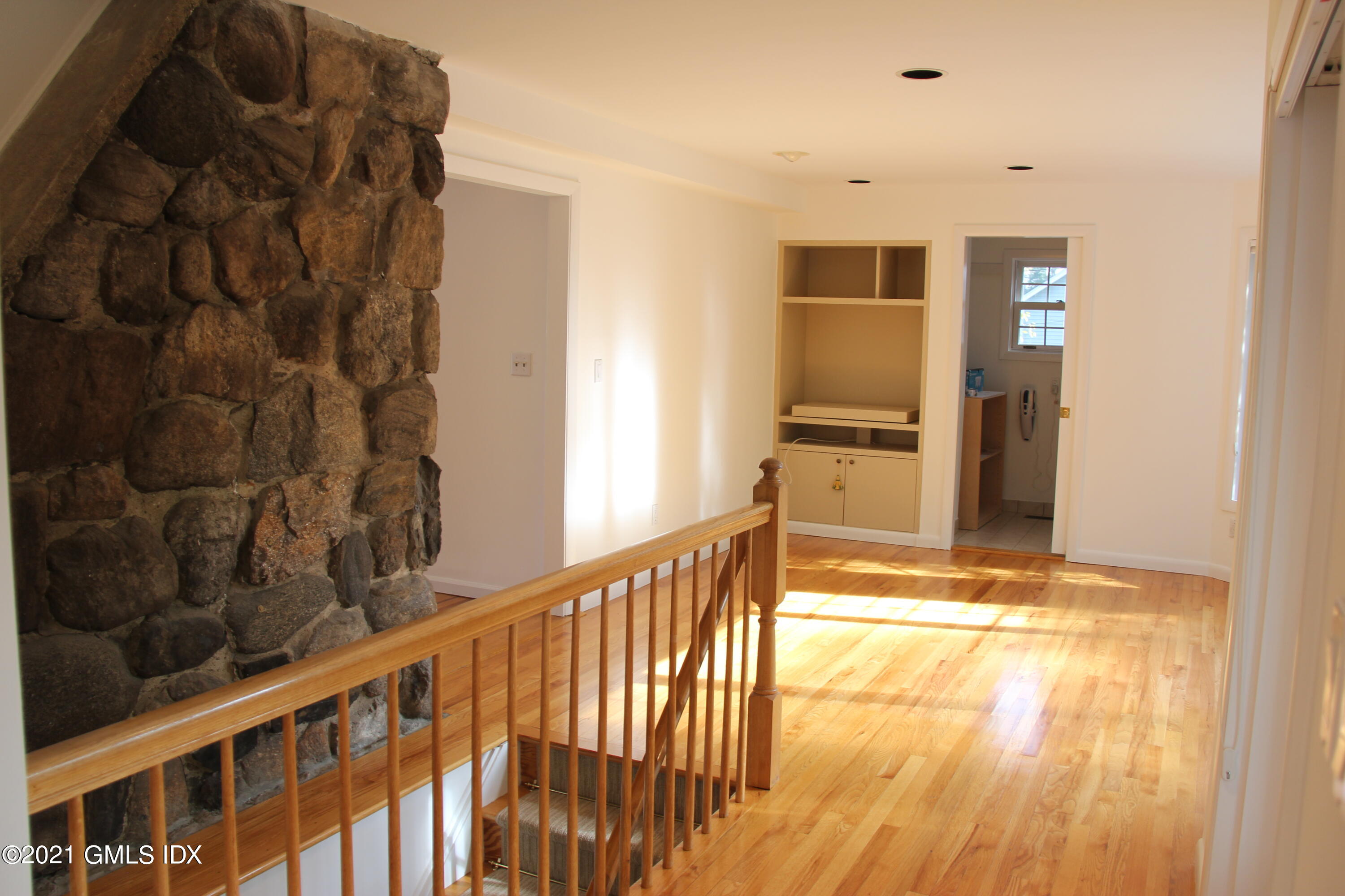 71 Benjamin Street Old Greenwich, CT 06870 - Photo 11 of 26 IMG_2188