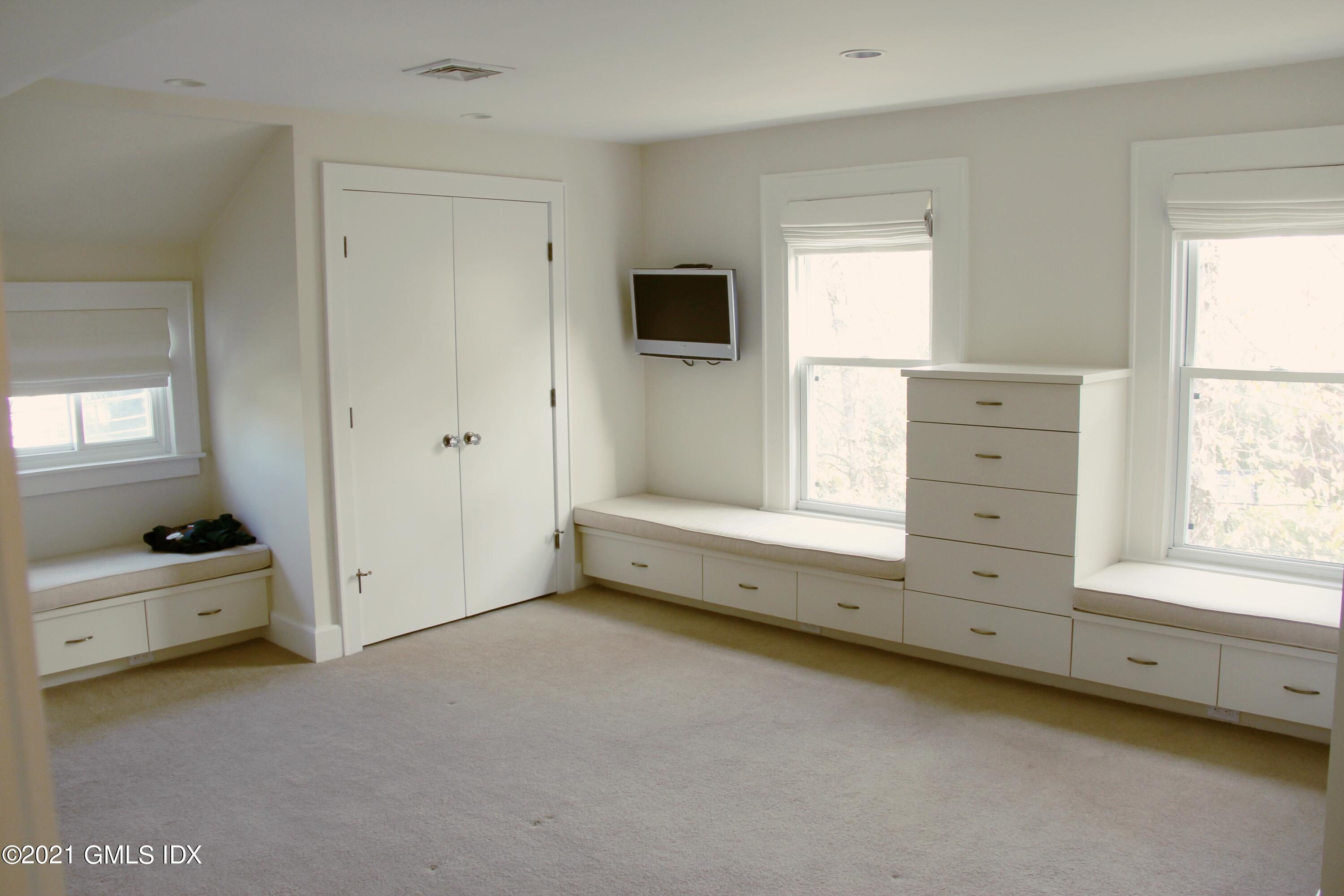 71 Benjamin Street Old Greenwich, CT 06870 - Photo 15 of 26 IMG_2209