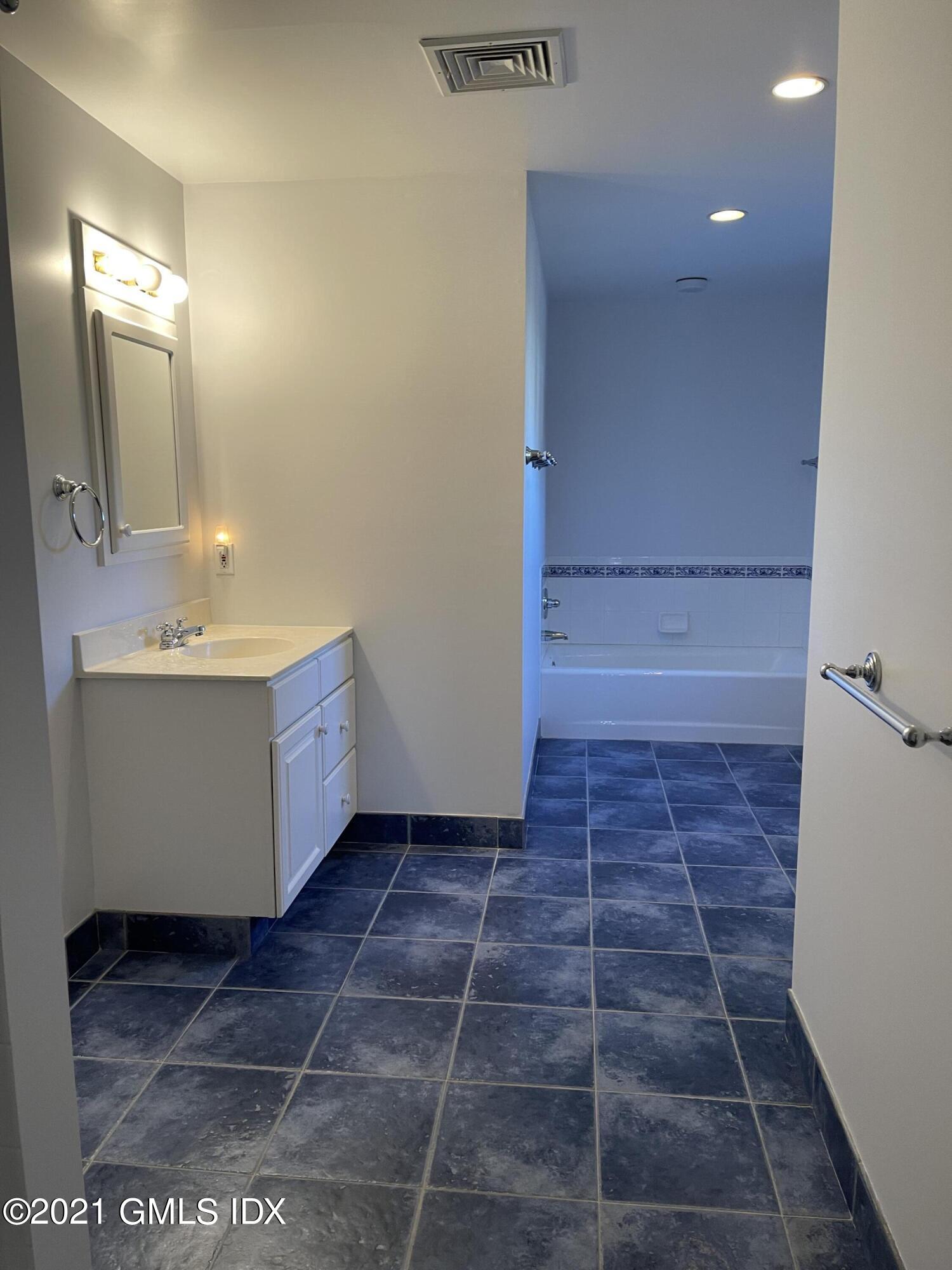 71 Benjamin Street Old Greenwich, CT 06870 - Photo 16 of 26 IMG_4660