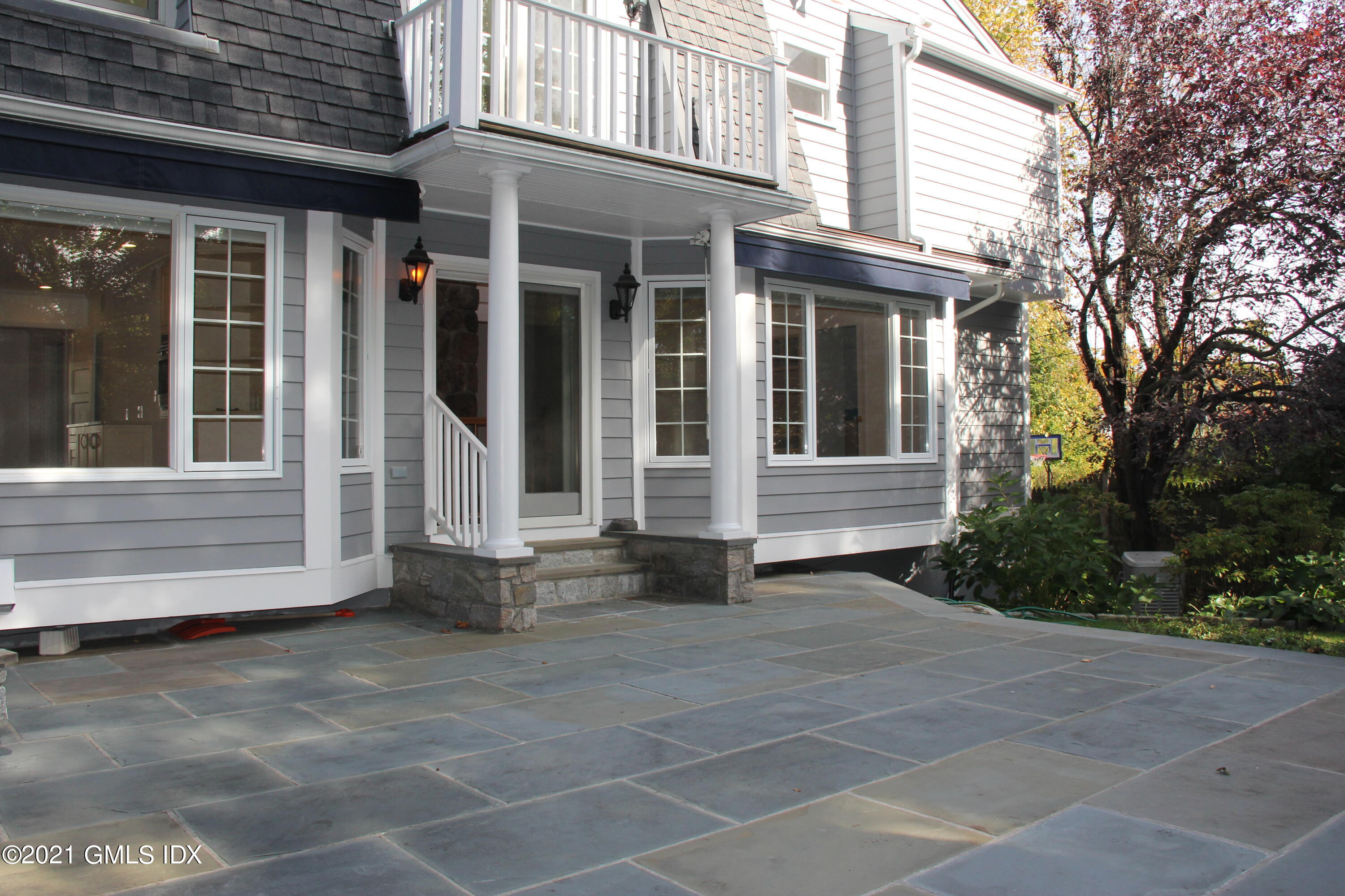 71 Benjamin Street Old Greenwich, CT 06870 - Photo 6 of 26 IMG_2197