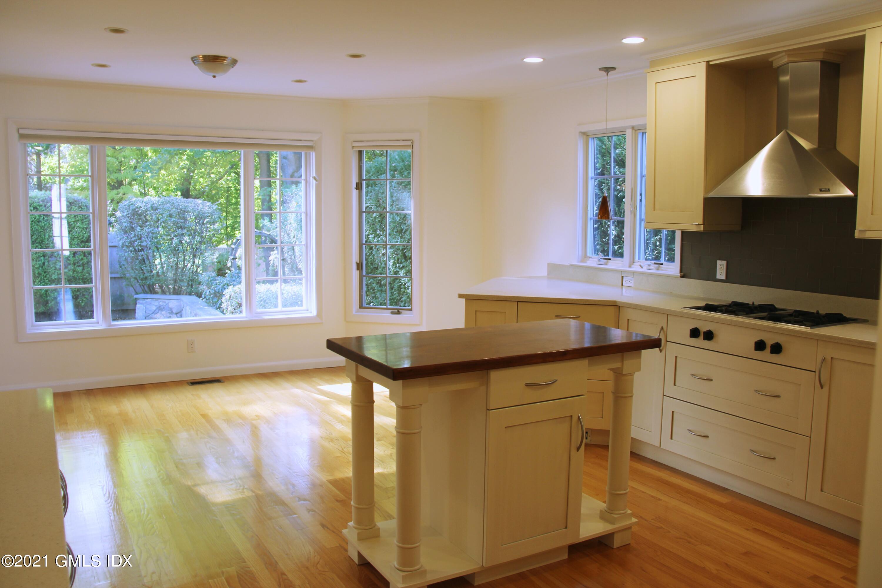 71 Benjamin Street Old Greenwich, CT 06870 - Photo 7 of 26 IMG_2182