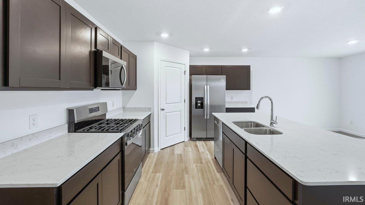 984 Rookery Way New Haven, IN 46774 - Photo 3 of 36