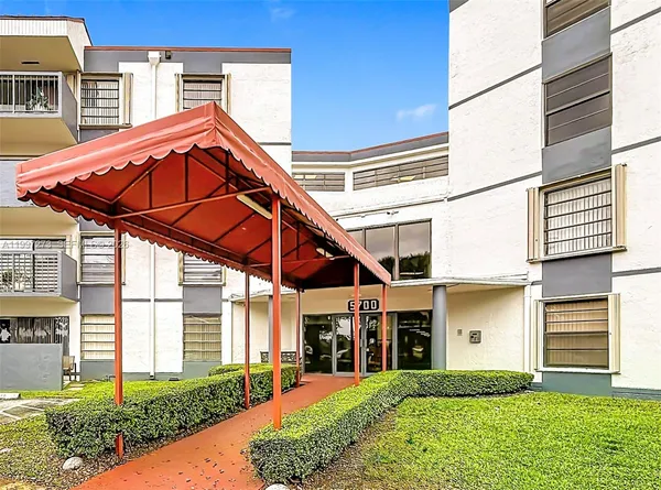 $265,000 | 5700 Southwest 127th Avenue, Unit 1208, Miami, FL 33183
